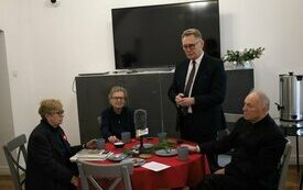 Odsłonięto tablicę ks. Mieczysława Matuschka na ścianie kościoła pofranciszkańskiego w Śremie