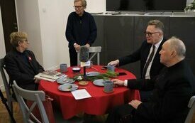 Odsłonięto tablicę ks. Mieczysława Matuschka na ścianie kościoła pofranciszkańskiego w Śremie
