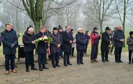 Odsłonięto tablicę upamiętniającą 40. rocznicę wprowadzenia stanu wojennego