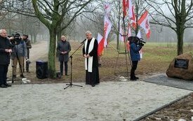 Odsłonięto tablicę upamiętniającą 40. rocznicę wprowadzenia stanu wojennego