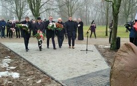 Odsłonięto tablicę upamiętniającą 40. rocznicę wprowadzenia stanu wojennego