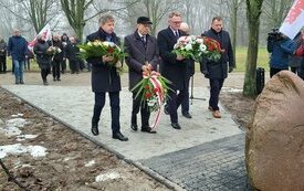 Odsłonięto tablicę upamiętniającą 40. rocznicę wprowadzenia stanu wojennego