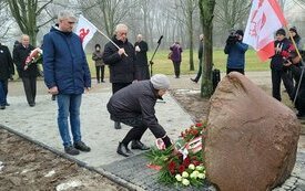Odsłonięto tablicę upamiętniającą 40. rocznicę wprowadzenia stanu wojennego