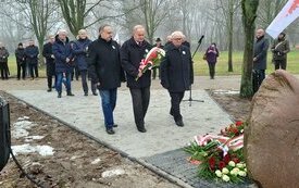 Odsłonięto tablicę upamiętniającą 40. rocznicę wprowadzenia stanu wojennego