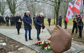 Odsłonięto tablicę upamiętniającą 40. rocznicę wprowadzenia stanu wojennego