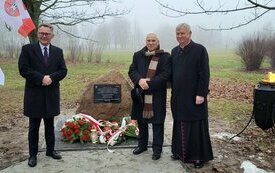 Odsłonięto tablicę upamiętniającą 40. rocznicę wprowadzenia stanu wojennego