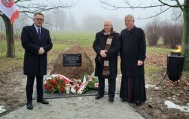 Odsłonięto tablicę upamiętniającą 40. rocznicę wprowadzenia stanu wojennego