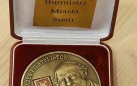 Medal tw&oacute;rcy znaczk&oacute;w Rowlanda Hilla dla Burmistrza Śremu