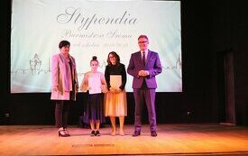 Uroczystość wręczenia stypendi&oacute;w Burmistrza Śremu w roku szkolnym 2018/2019