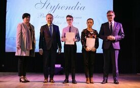 Uroczystość wręczenia stypendi&oacute;w Burmistrza Śremu w roku szkolnym 2018/2019
