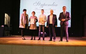 Uroczystość wręczenia stypendi&oacute;w Burmistrza Śremu w roku szkolnym 2018/2019
