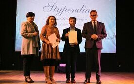 Uroczystość wręczenia stypendi&oacute;w Burmistrza Śremu w roku szkolnym 2018/2019