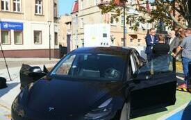 ​W Śremie powstała og&oacute;lnodostępna stacja ładowania pojazd&oacute;w elektrycznych