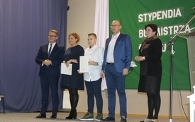 Burmistrz Śremu wręczył stypendia uczniom