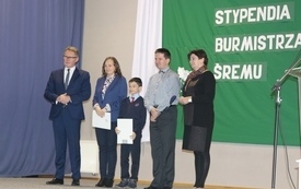 Burmistrz Śremu wręczył stypendia uczniom