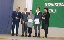 Burmistrz Śremu wręczył stypendia uczniom