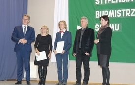 Burmistrz Śremu wręczył stypendia uczniom