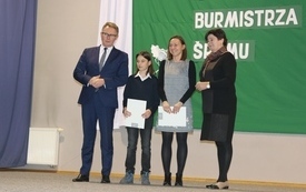 Burmistrz Śremu wręczył stypendia uczniom