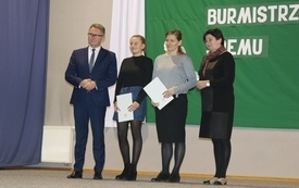 Burmistrz Śremu wręczył stypendia uczniom