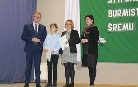 Burmistrz Śremu wręczył stypendia uczniom
