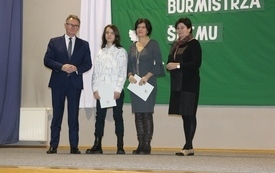 Burmistrz Śremu wręczył stypendia uczniom