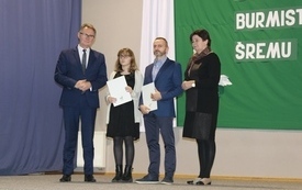 Burmistrz Śremu wręczył stypendia uczniom