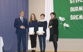 Burmistrz Śremu wręczył stypendia uczniom