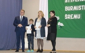 Burmistrz Śremu wręczył stypendia uczniom