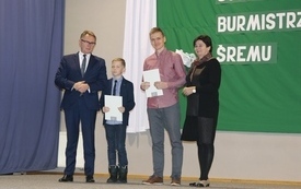 Burmistrz Śremu wręczył stypendia uczniom