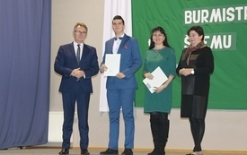 Burmistrz Śremu wręczył stypendia uczniom