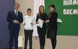 Burmistrz Śremu wręczył stypendia uczniom