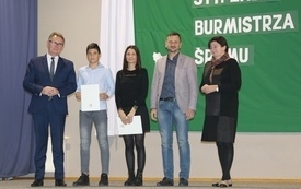 Burmistrz Śremu wręczył stypendia uczniom