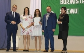 Burmistrz Śremu wręczył stypendia uczniom