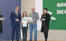 Burmistrz Śremu wręczył stypendia uczniom