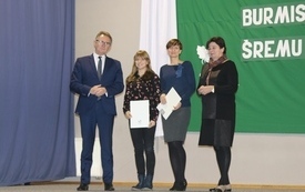 Burmistrz Śremu wręczył stypendia uczniom