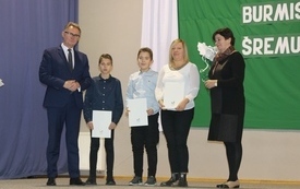 Burmistrz Śremu wręczył stypendia uczniom