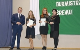 Burmistrz Śremu wręczył stypendia uczniom