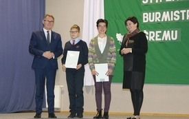 Burmistrz Śremu wręczył stypendia uczniom