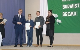 Burmistrz Śremu wręczył stypendia uczniom