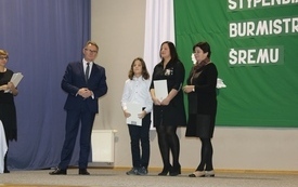 Burmistrz Śremu wręczył stypendia uczniom