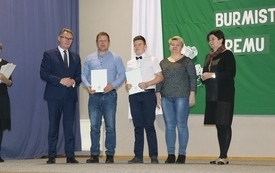 Burmistrz Śremu wręczył stypendia uczniom