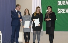 Burmistrz Śremu wręczył stypendia uczniom