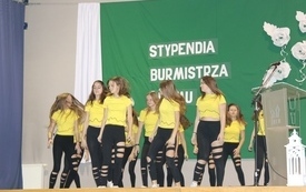 Burmistrz Śremu wręczył stypendia uczniom