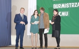 Burmistrz Śremu wręczył stypendia uczniom