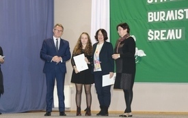 Burmistrz Śremu wręczył stypendia uczniom