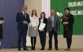 Burmistrz Śremu wręczył stypendia uczniom