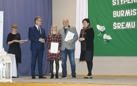 Burmistrz Śremu wręczył stypendia uczniom