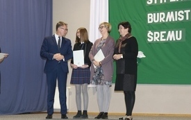 Burmistrz Śremu wręczył stypendia uczniom
