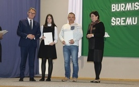 Burmistrz Śremu wręczył stypendia uczniom