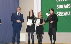 Burmistrz Śremu wręczył stypendia uczniom